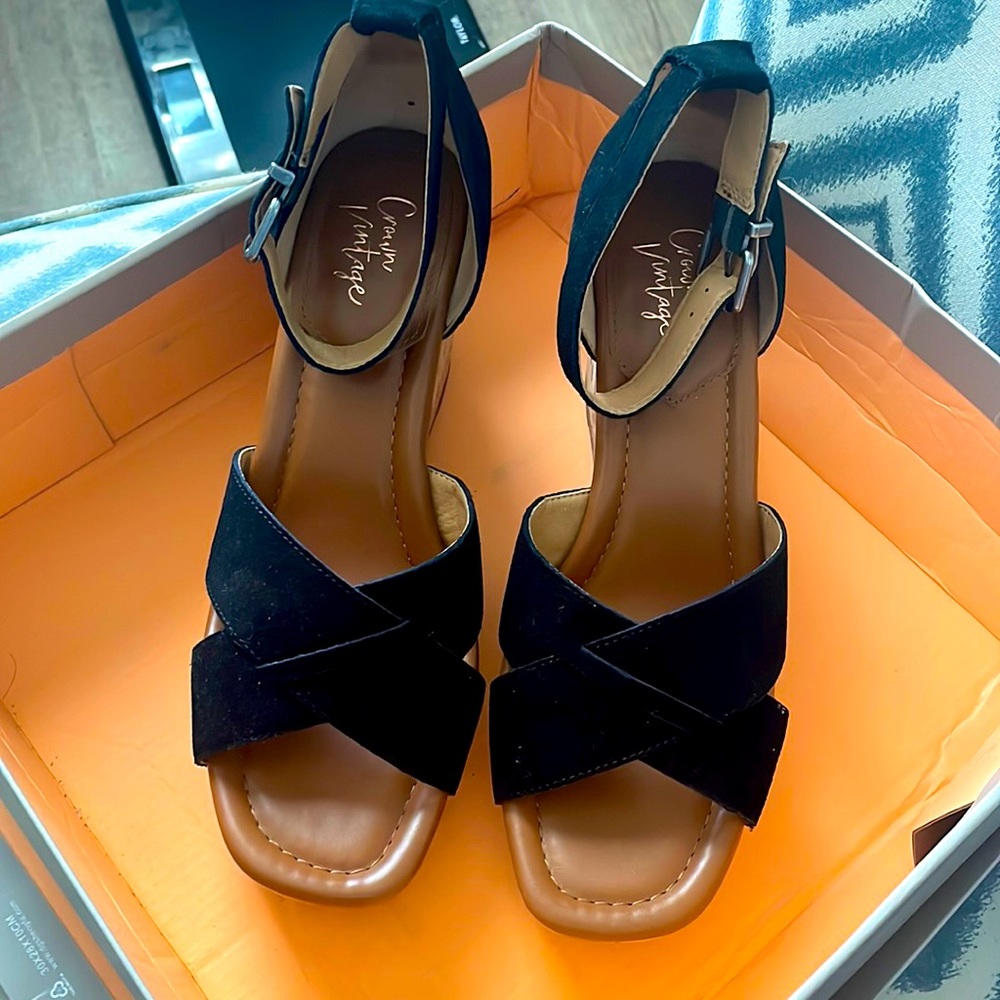 Crown Vintage Chalina Wedge in black suede